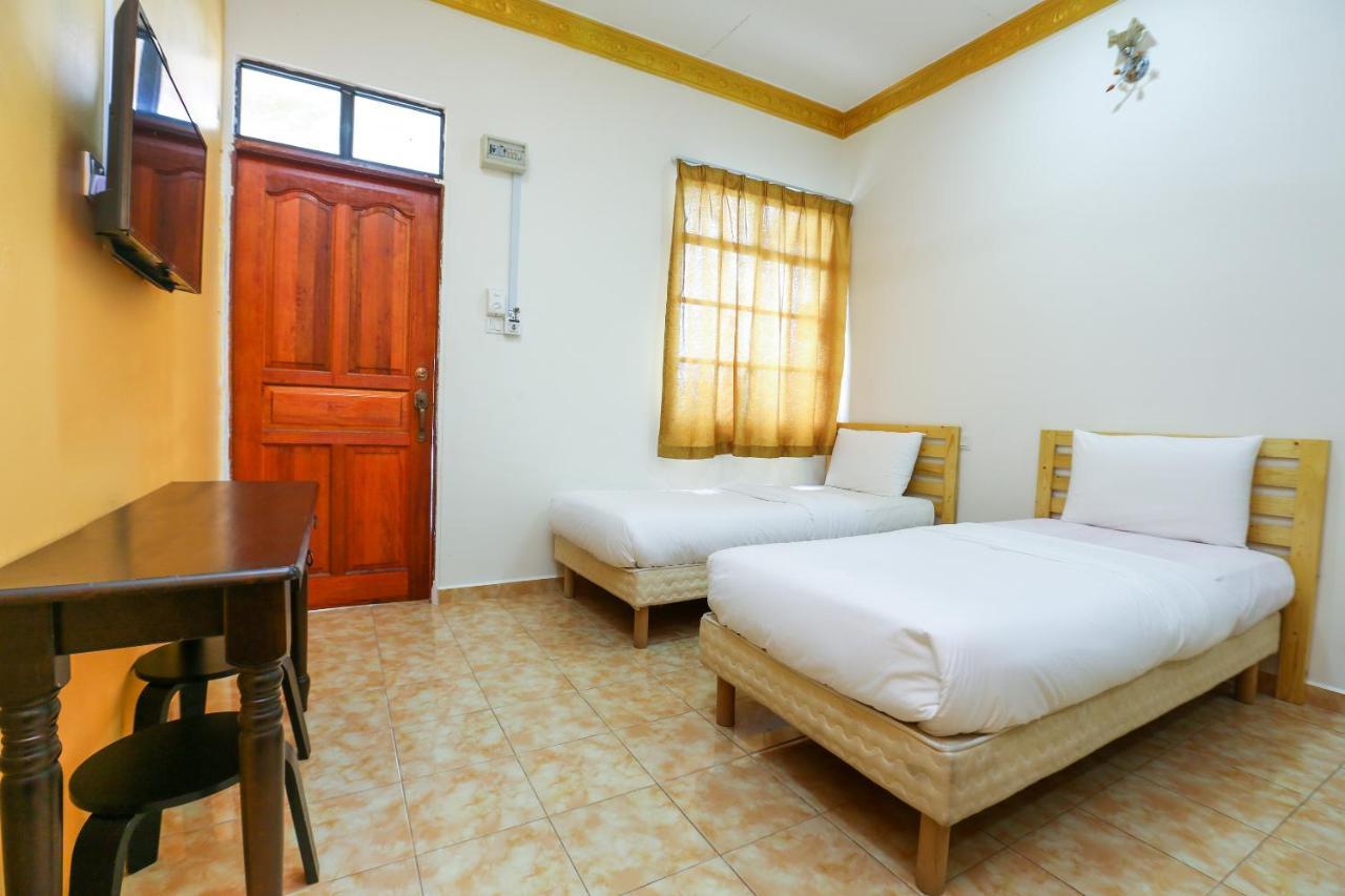 Oyo 89887 Chalet Yunie Marang Eksteriør bilde